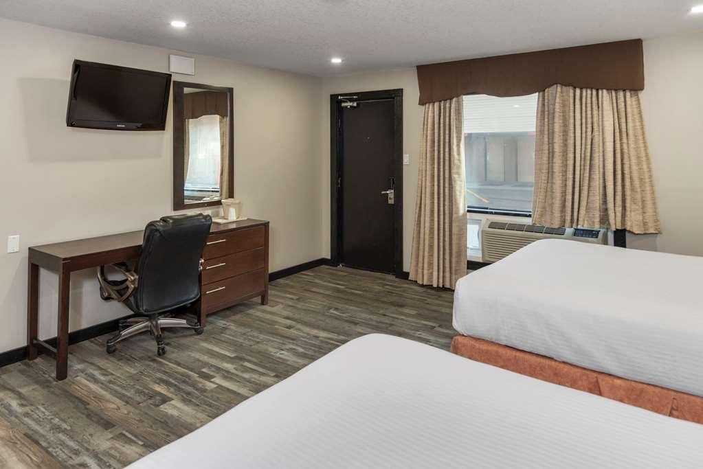 Econo Lodge Inn & Suites Medicine Hat Room photo